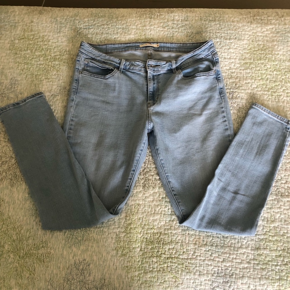 Levi’s 711 Skinny Jeans